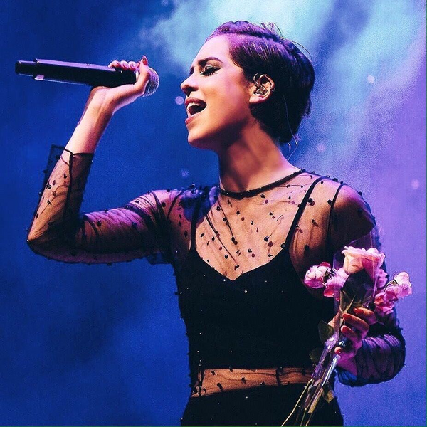 File:Sophia Abrahão in tour nel 2016.png