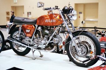 1972 Ducati GT 750 right.JPG