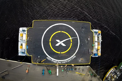 Autonomous Spaceport Drone Ship - Just Read the Instructions (16450469297).png