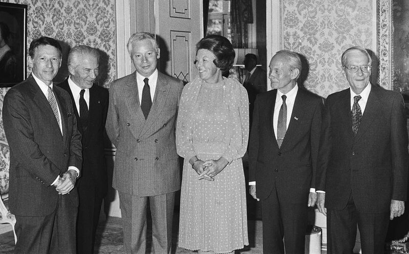 File:Queen Beatrix meets Nobel Laureates in 1983b.jpg