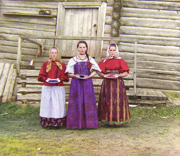File:Russian Peasant Girls-retouched.jpg