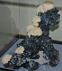 Sphalerite-barite (Cumberland Mine, Smith County, Tennessee, USA).jpg