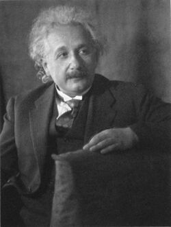 Albert Einstein, by Doris Ulmann.jpg
