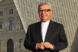 Festakt zur Neueröffnung des Militärhistorischen Museums der Bundeswehr - Daniel Libeskind.jpg