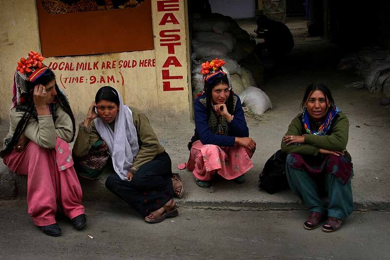 File:Kashmir Ladakh women in local costume.jpg