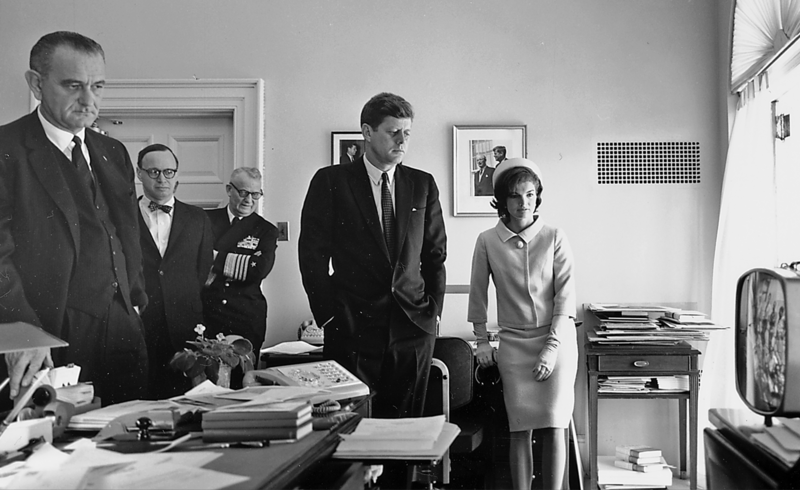File:Kennedy, Johnson, and others watching flight of Astronaut Shepard on television, 05 May 1961.png
