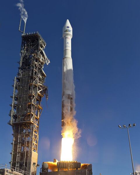 File:Landsat 8 launch.jpg