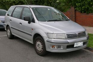 1999 Mitsubishi Nimbus (UG) GLX van (2015-11-13) 01.jpg