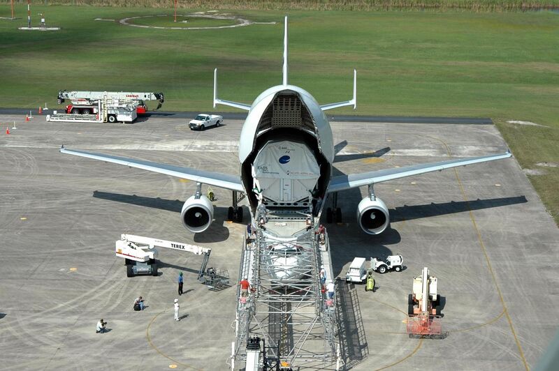 File:Airbus Beluga - unloading Columbus at KSC.jpg