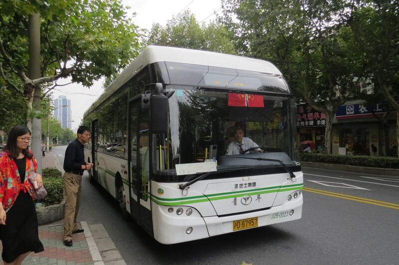 File:J2B-0023 at Tianmu E Rd, Zhejiang N Rd (20151004100740).jpg