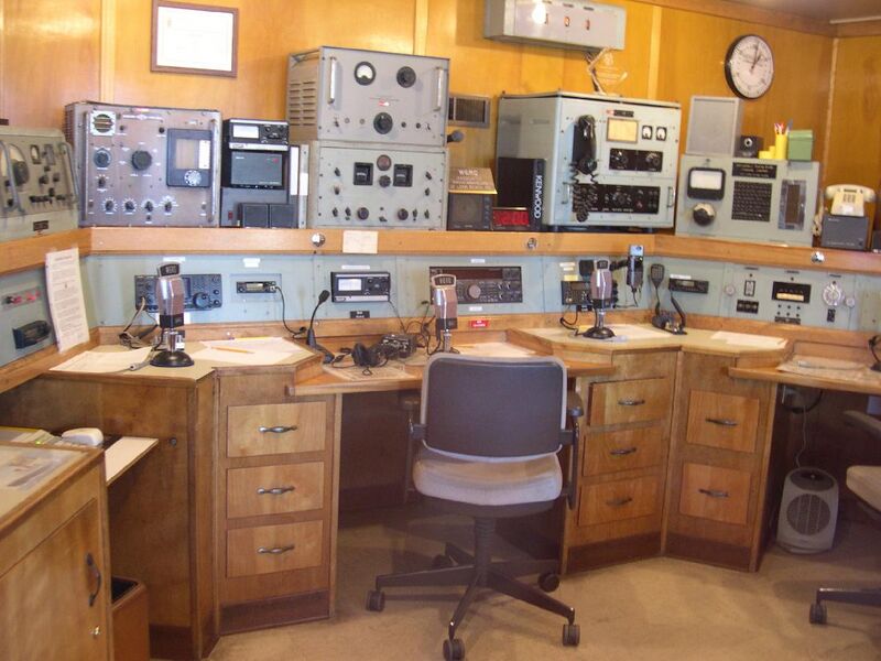 File:Queen Mary radio room.jpg