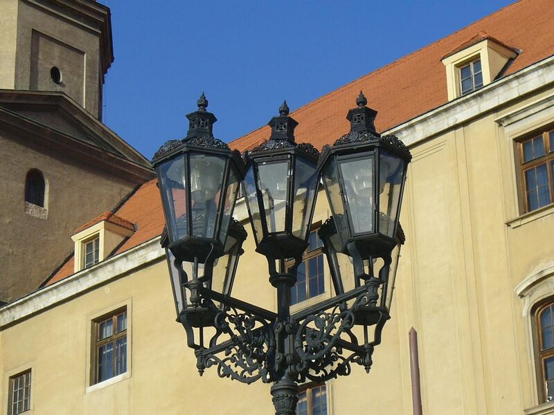 File:Street light-hrad bratislava.JPG