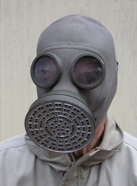 File:1930s gas mask.jpg