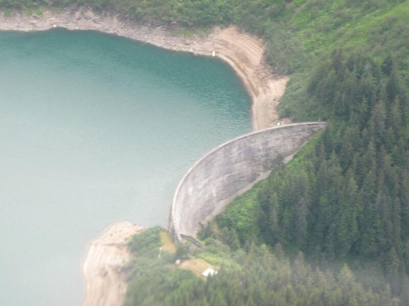 File:Close view of Arch dam.jpg