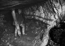 Miner underground at Pumsaint gold mine (1294028).jpg