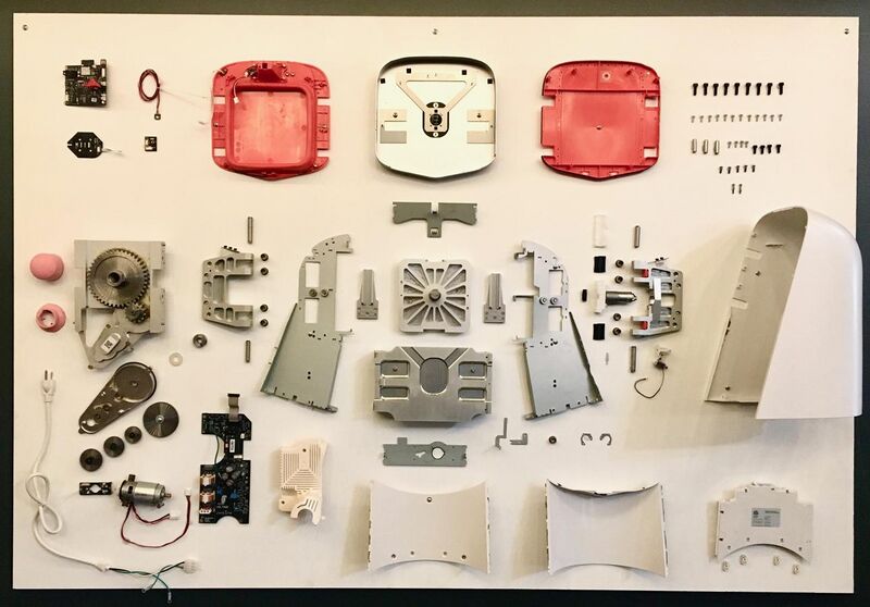 File:Peering into the Black Box, Revisited (44738147682) - Disassembled Juicero Press.jpg