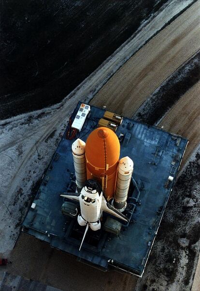 File:STS-82 Discovery on Mobile Launcher Platform.jpg