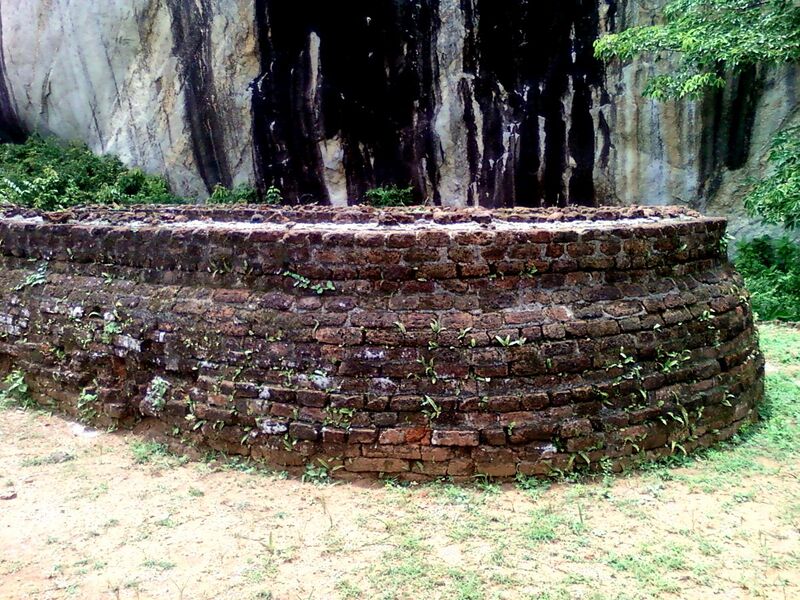 File:Apsidal stupa walls at Gurubhaktulakonda.jpg