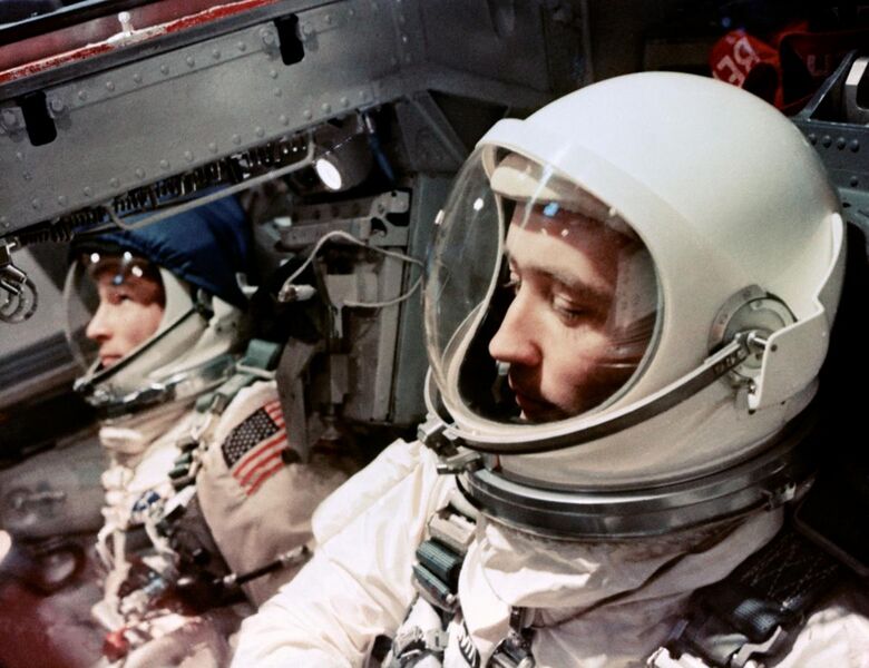 File:Astronauts White and McDivitt Inside Gemini IV Spacecraft - GPN-2002-000031.jpg