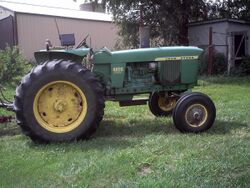 John Deere 4020 tractor a.jpg