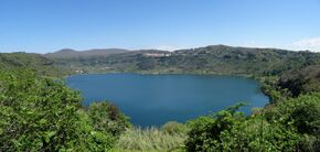 Panoramica del Lago di Nemi.jpg