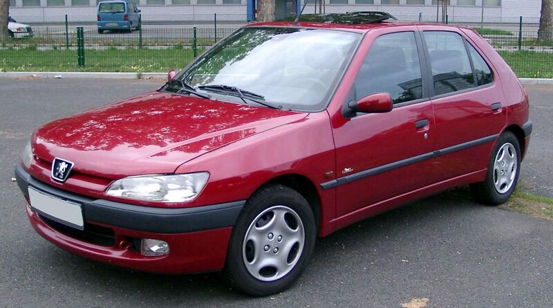 File:Peugeot 306 front 20080822.jpg