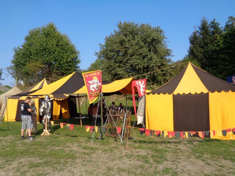 File:Renesansni festival, Koprivnica - šatori vitezova iz Češke.jpg