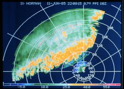Sturmfront auf Doppler-Radar-Schirm.jpg