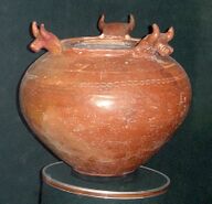 Urartian pottery, Erebuni museum 6a.jpg