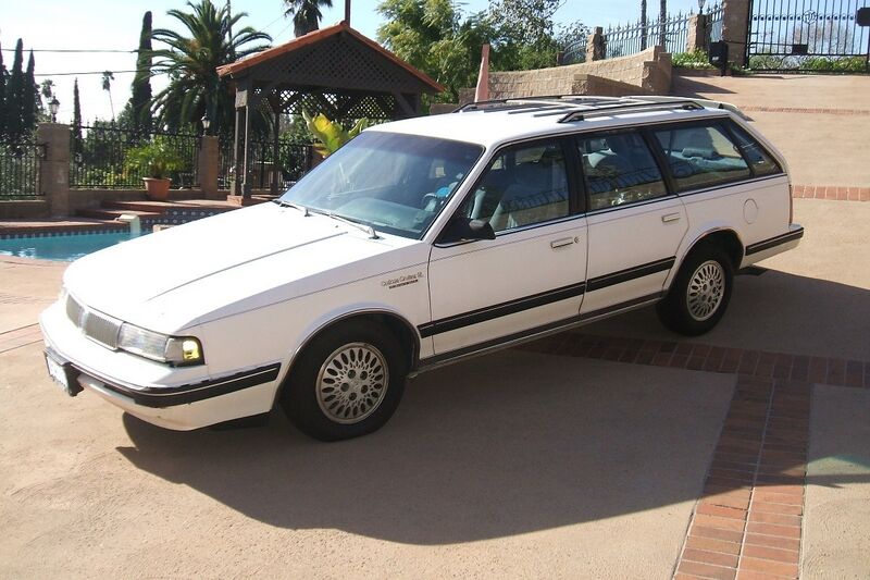 File:1992 oldsmobile cutlass cruiser sl station wagon glendale california usa.JPG