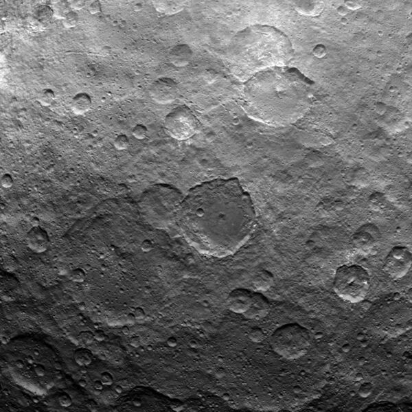 File:Gaue crater.jpg