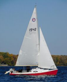 Mariner 19 sailboat sail number 1942 4068.jpg