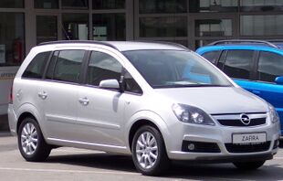Opel Zafira 08-7-2005 silver vr.jpg