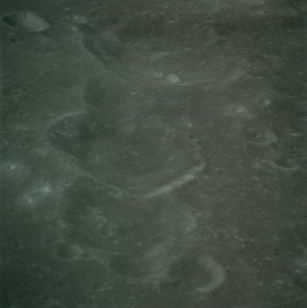 File:Vogel crater Argelander crater AS16-119-19033.jpg