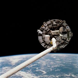 Wake Shield Facility on STS-69 (STS069-723-072).jpg