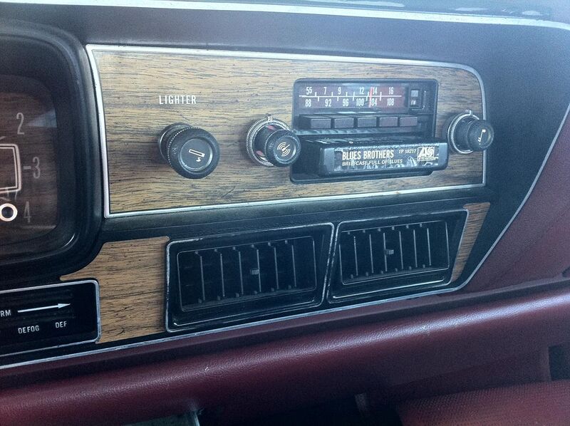 File:1978 AMC Matador sedan red NC detail of factory AM-FM-stereo-8-track unit.jpg
