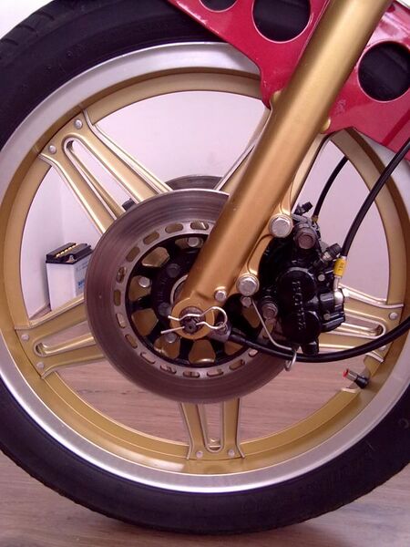 File:1982 Honda CB400NC Super Dream Reverse Comstar Front Wheel.jpg