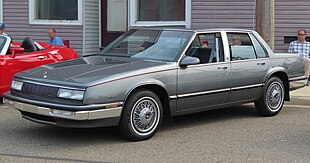 1989 Buick LeSabre Limited Sedan, front left (Cruisin' the River Lowellville Car Show, June 19th, 2023).jpg