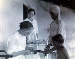 Dr Isabel Kerr European missionary vaccinating a child Wellcome L0069838.jpg