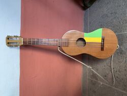 Guitarra de son recargada.jpg