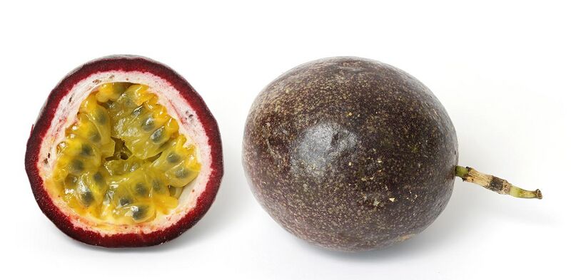 File:Passionfruit and cross section.jpg