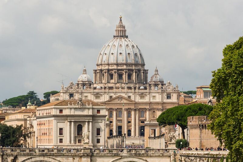 File:Saint Peter's Basilica facade, Rome, Italy.jpg