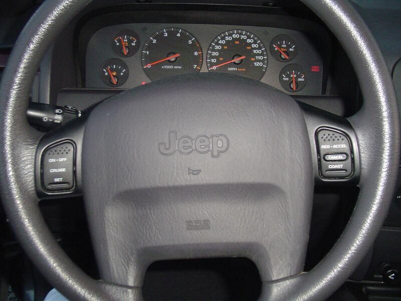 File:2000 Jeep Steering Wheel.jpg