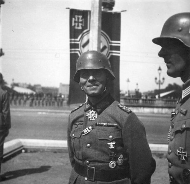 File:Bundesarchiv Bild 146-1970-076-43, Paris, Erwin Rommel bei Siegesparade.jpg