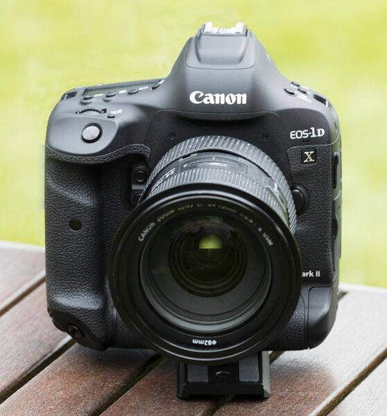 File:Canon EOS-1D X Mark II (01).jpg
