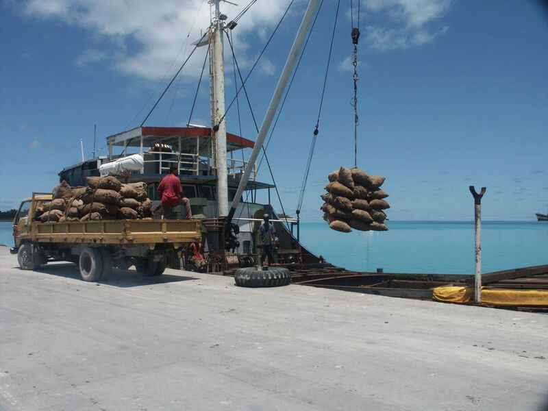 File:Loading copra at Betio port, Kiribati.JPG