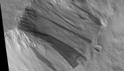 Mesa with dark slope streaks in Lunae Palus quadrangle, Mars 02.jpg