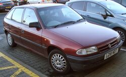 1994 Vauxhall Astra 1.4 CD (16231397437) (cropped).jpg