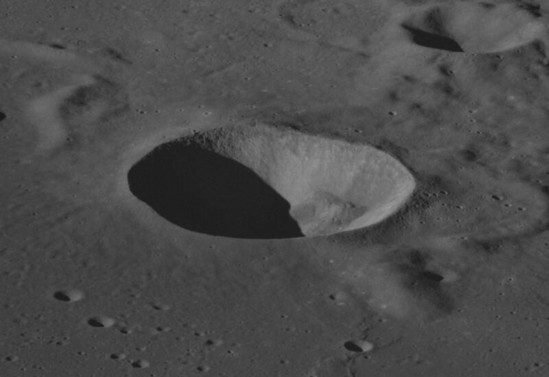 File:Bellot crater AS08-13-2221.jpg