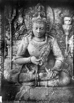 COLLECTIE TROPENMUSEUM Reliëf met Lokapala op de aan Shiva gewijde tempel op de Candi Lara Jonggrang oftewel het Prambanan tempelcomplex TMnr 10016207.jpg